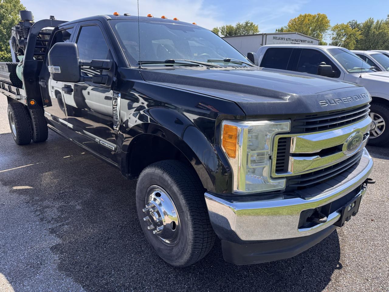 Ford Super Duty F-350 DRW Lariat 4WD Crew Cab 179" WB 60" CA 2017