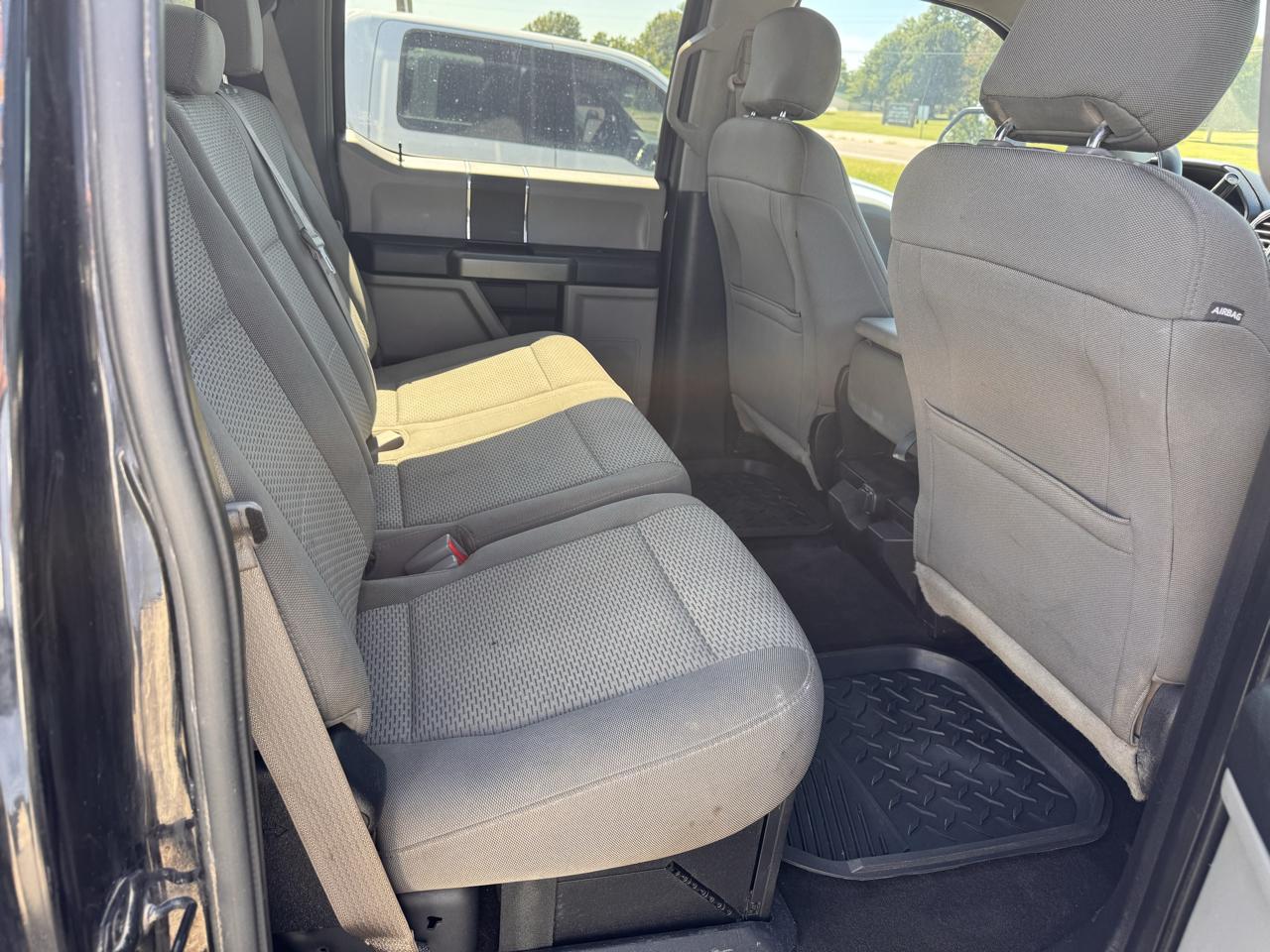 Ford Super Duty F-350 DRW Lariat 4WD Crew Cab 179" WB 60" CA 2017