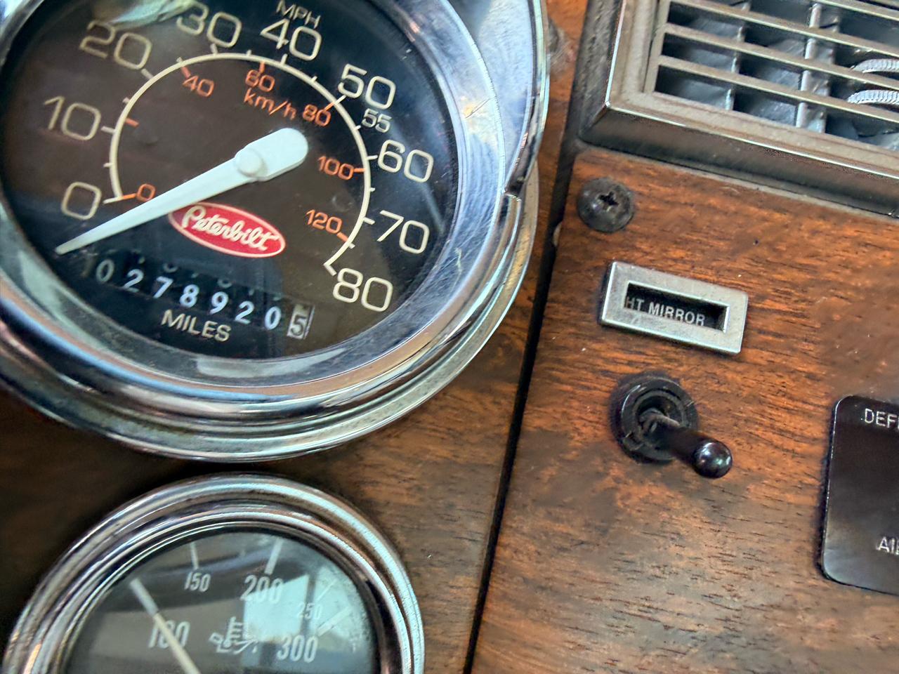 Peterbilt 330  1998