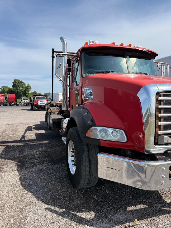 Mack GU813  2011