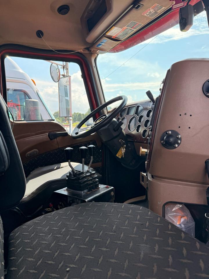 Mack GU813  2011