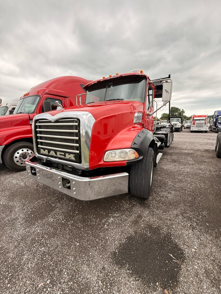 Mack GU813  2011