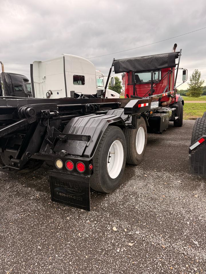Mack GU813  2011