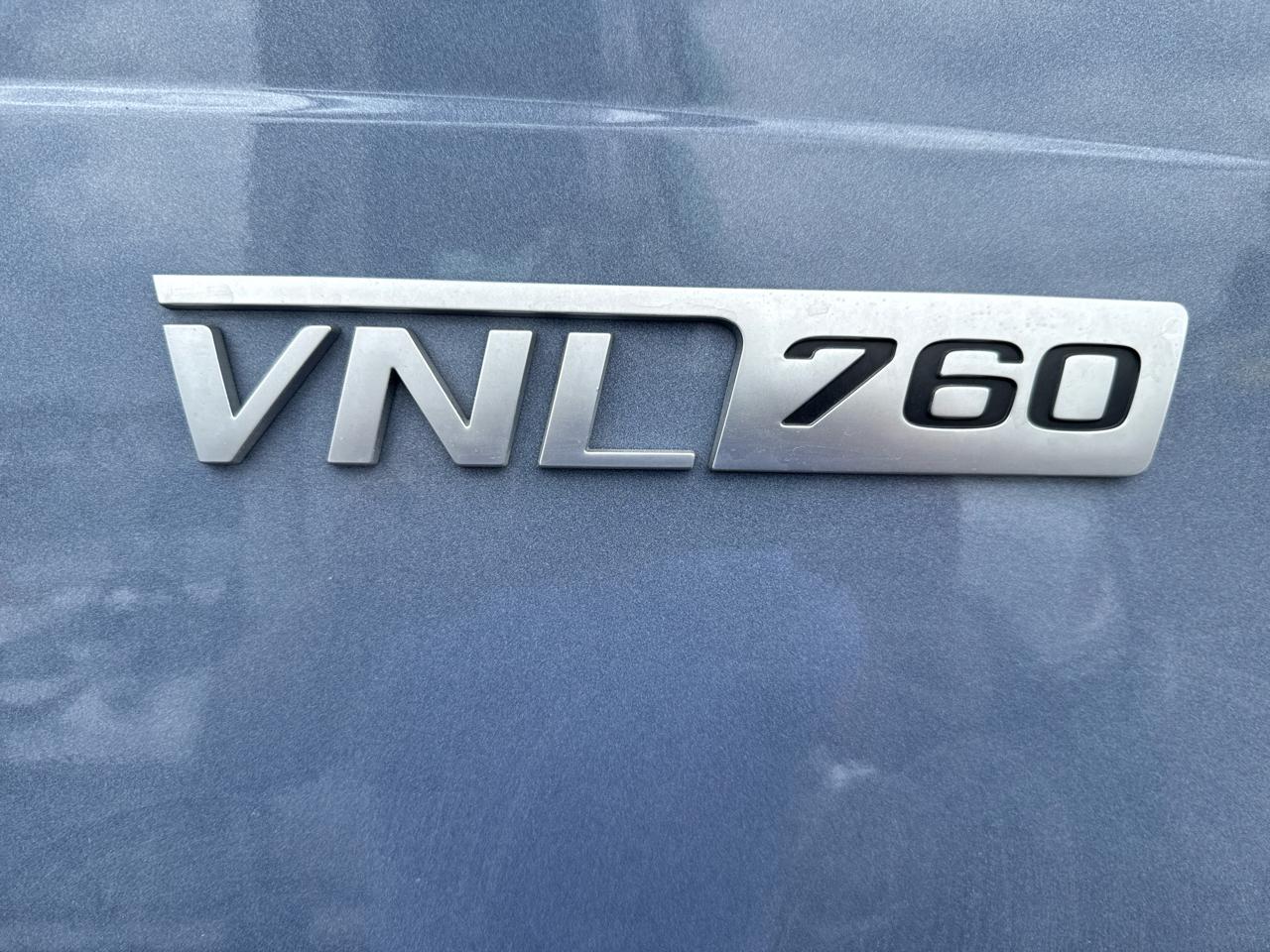 Volvo VNL  2023