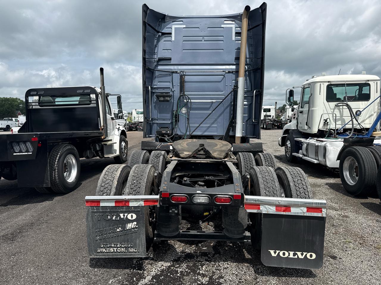 Volvo VNL  2023