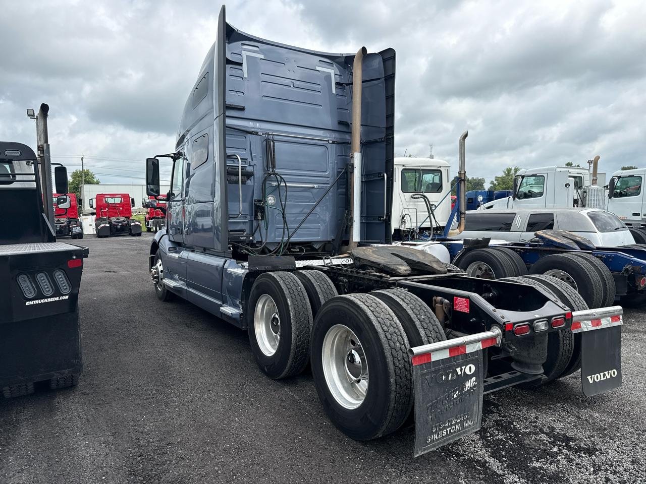 Volvo VNL  2023