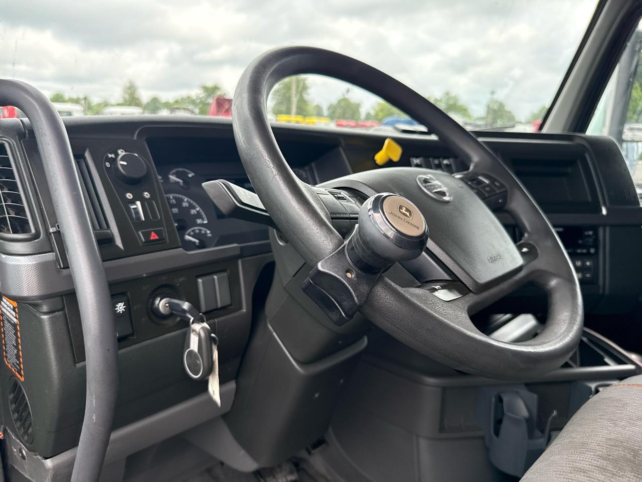 Volvo VNL  2023