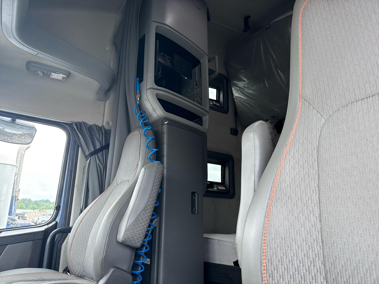 Volvo VNL  2023