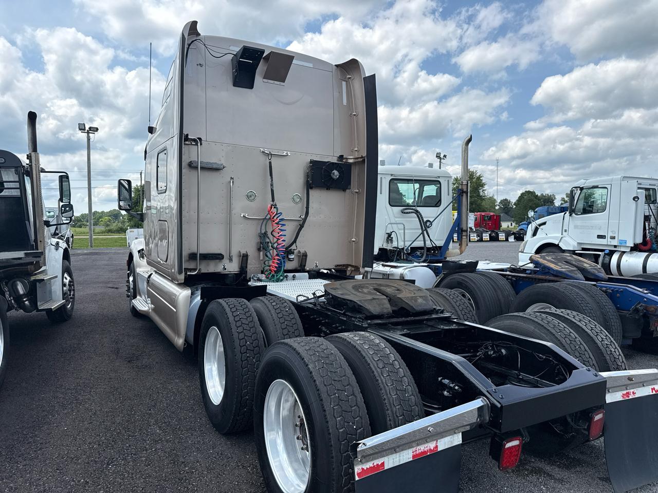 Peterbilt 587  2014