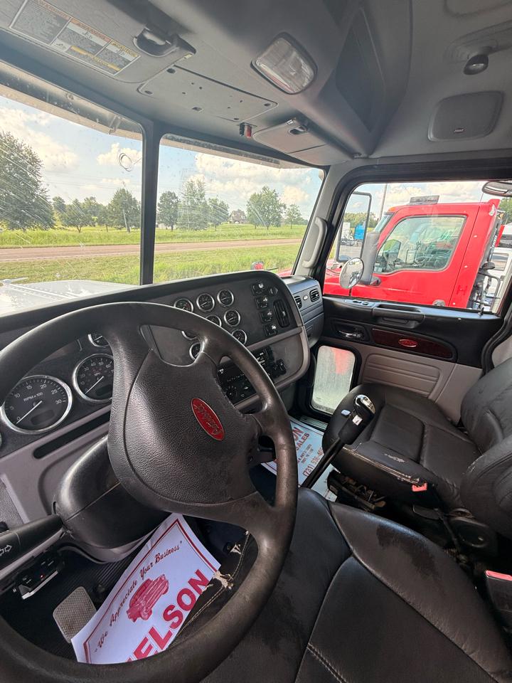 Peterbilt 389  2015
