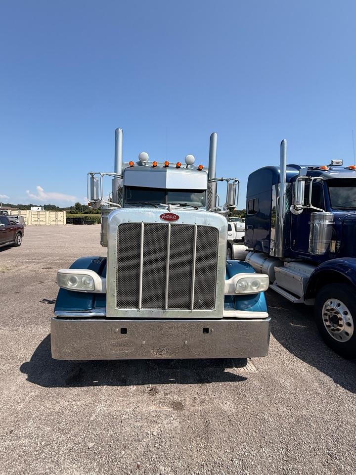 Peterbilt 389  2013