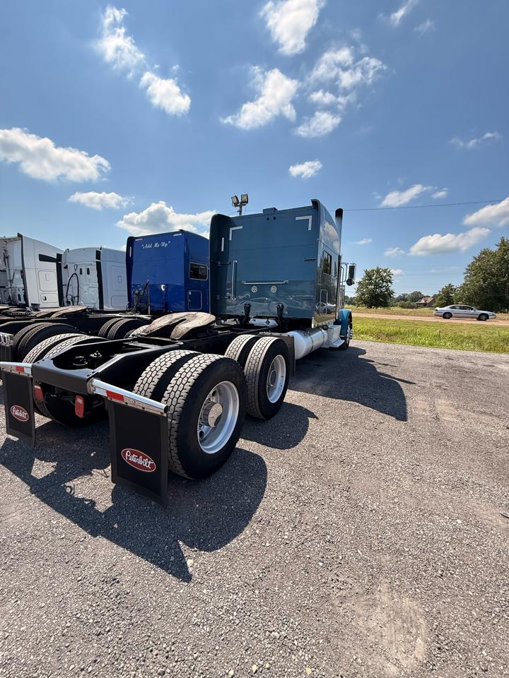 Peterbilt 389  2013
