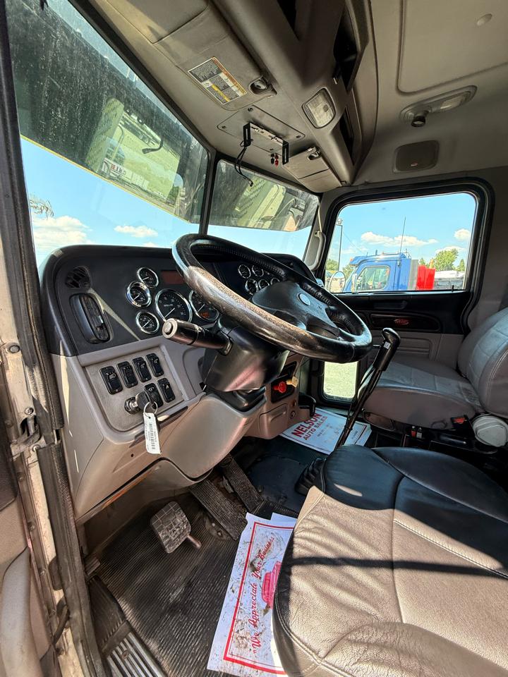 Peterbilt 389  2013