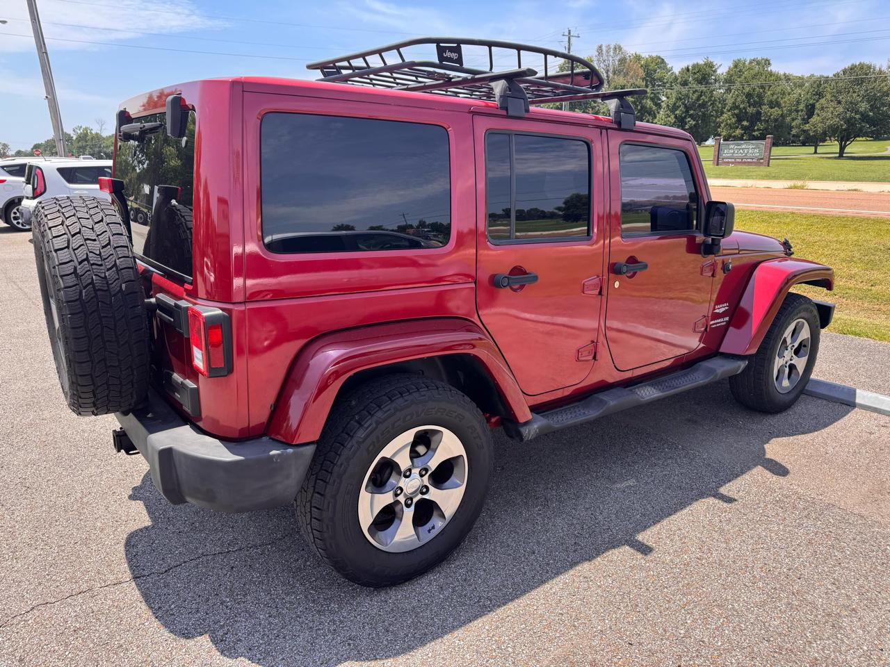 Jeep Wrangler Unlimited 4WD 4dr Sahara 2011