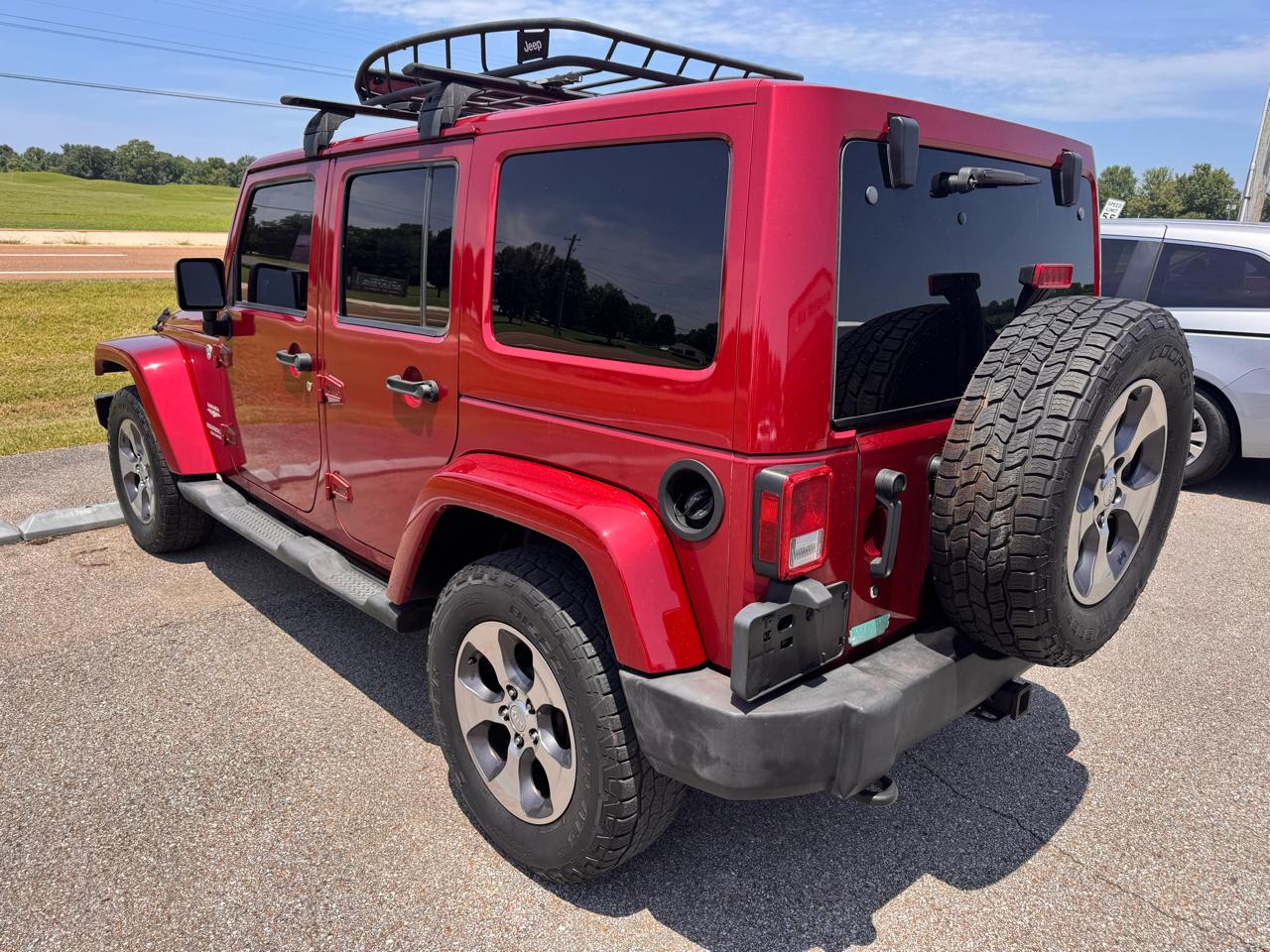 Jeep Wrangler Unlimited 4WD 4dr Sahara 2011