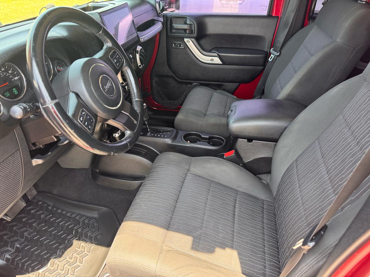 Jeep Wrangler Unlimited 4WD 4dr Sahara 2011
