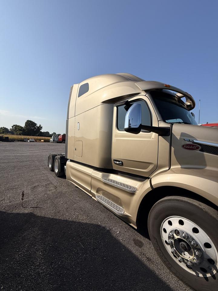 Peterbilt 579  2023
