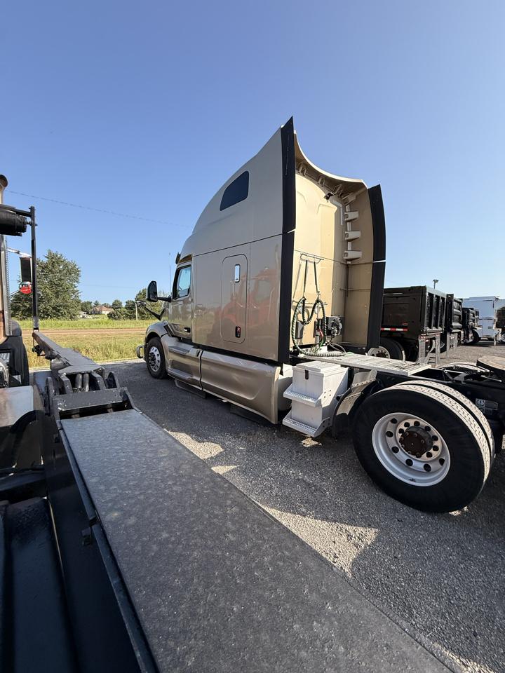 Peterbilt 579  2023