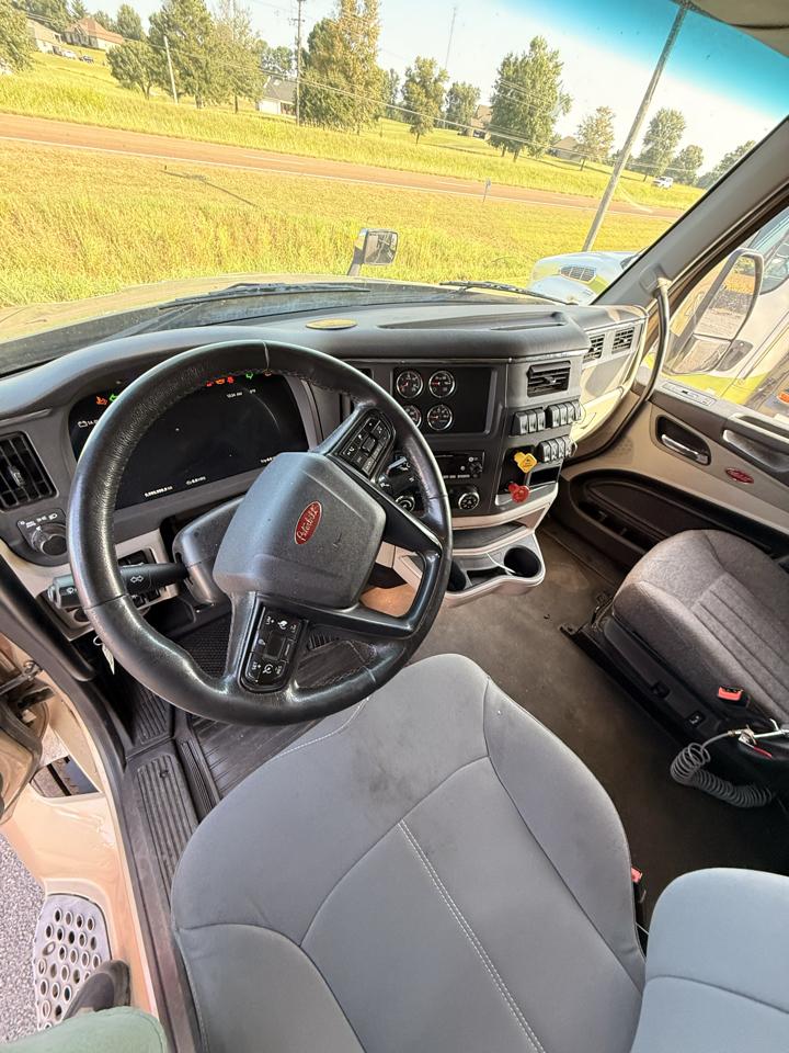 Peterbilt 579  2023