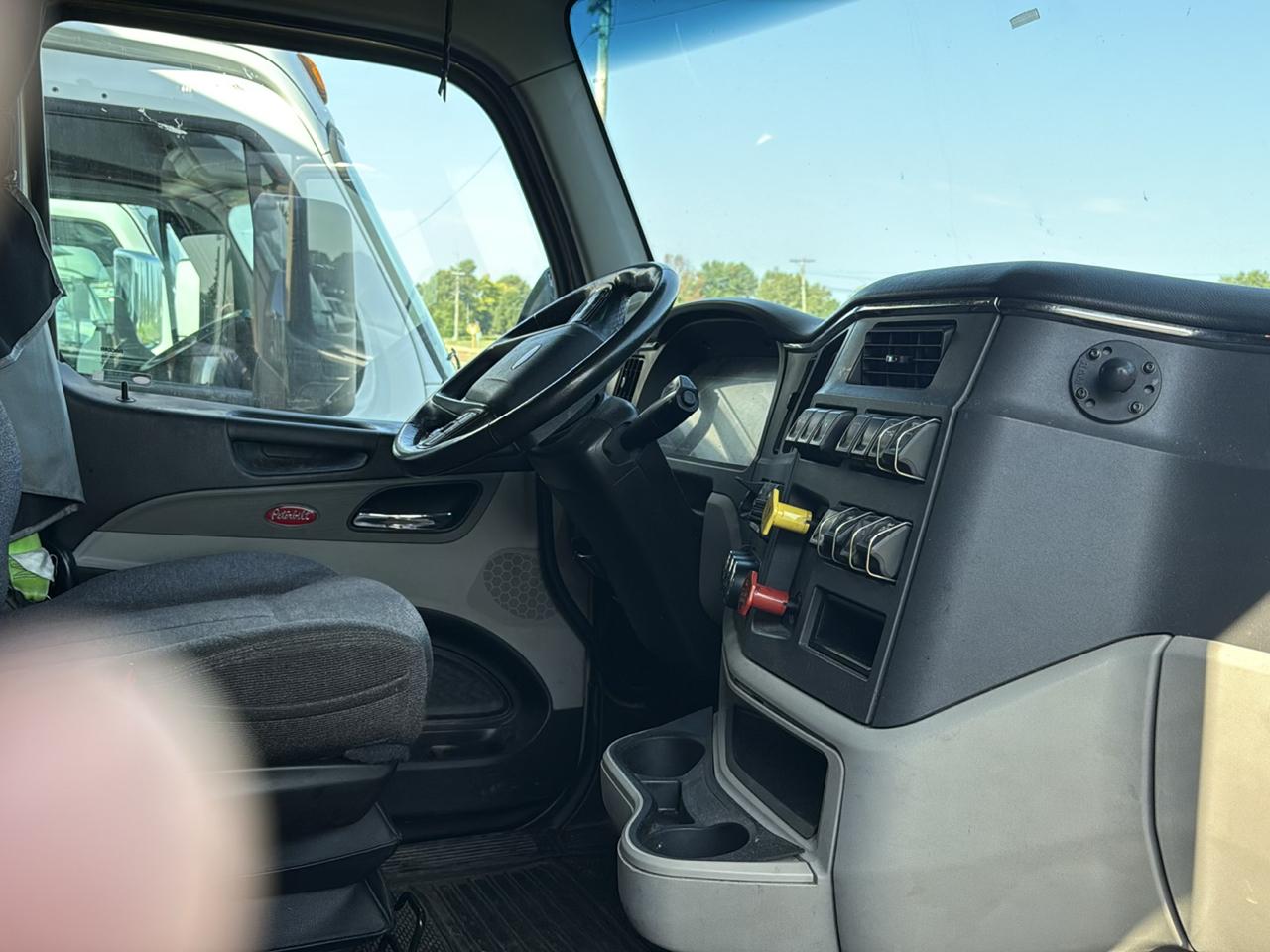 Peterbilt 579  2023