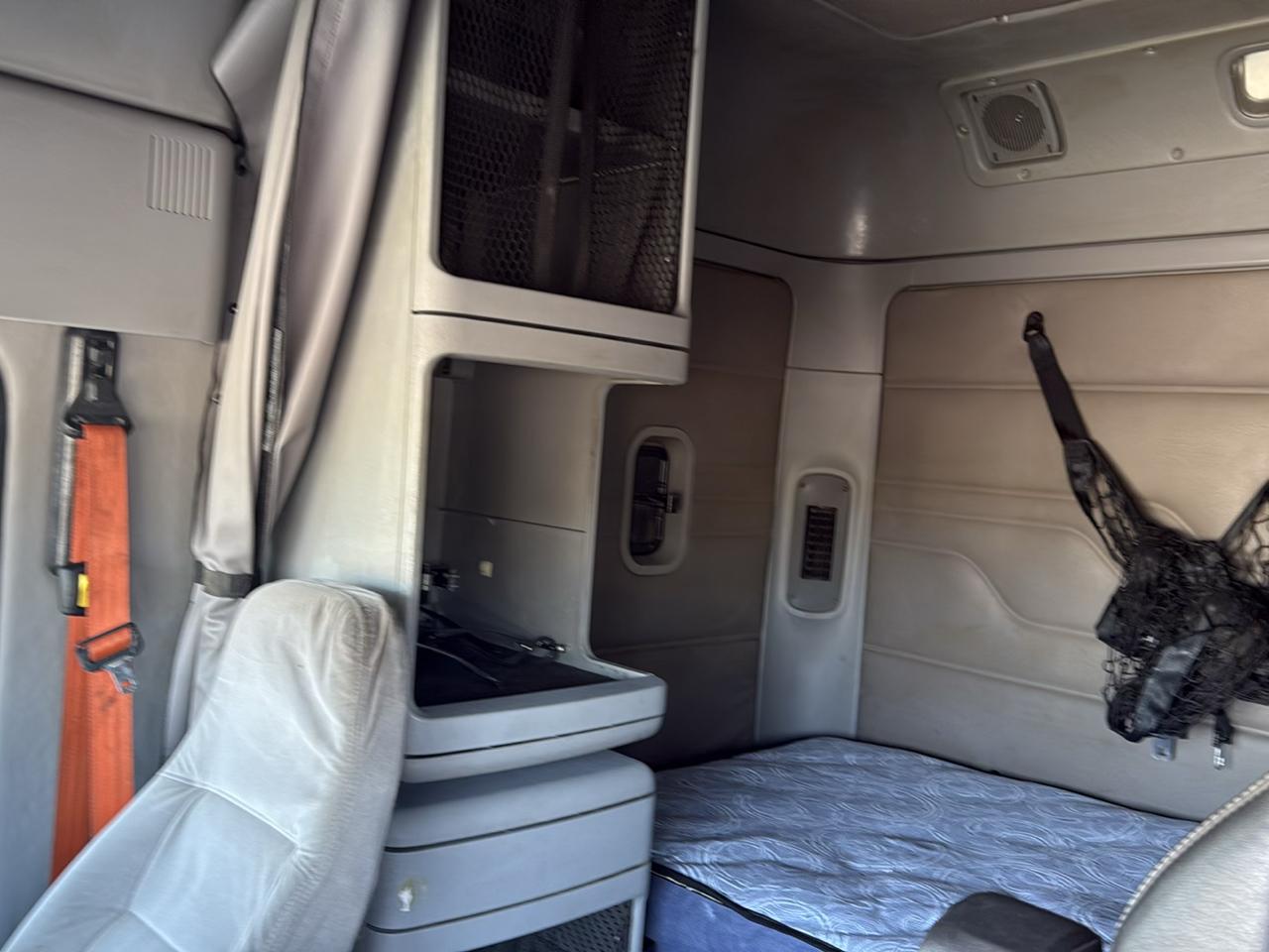 Freightliner Columbia  2012
