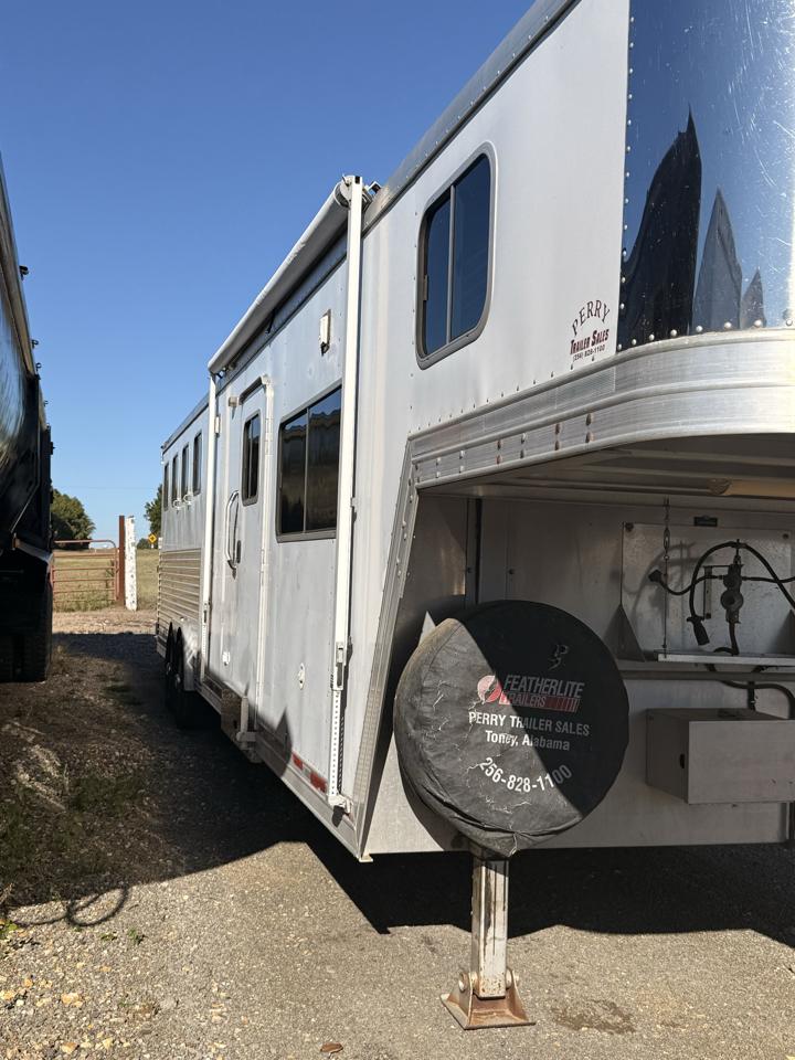 Featherlite Trailers 9651 Horse Trailer  2005