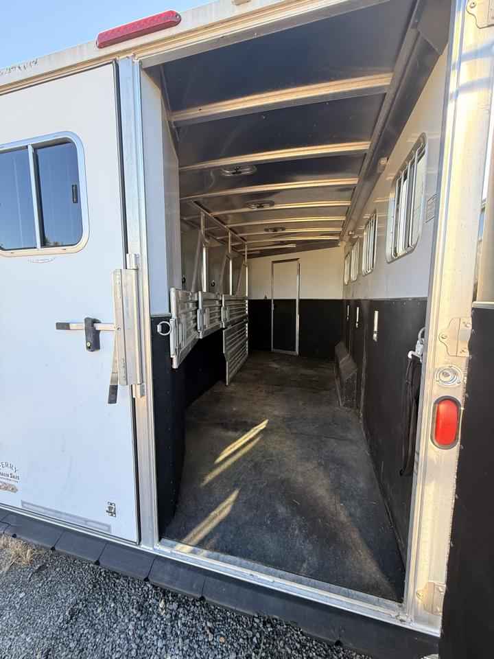Featherlite Trailers 9651 Horse Trailer  2005