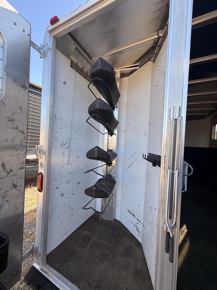 Featherlite Trailers 9651 Horse Trailer  2005