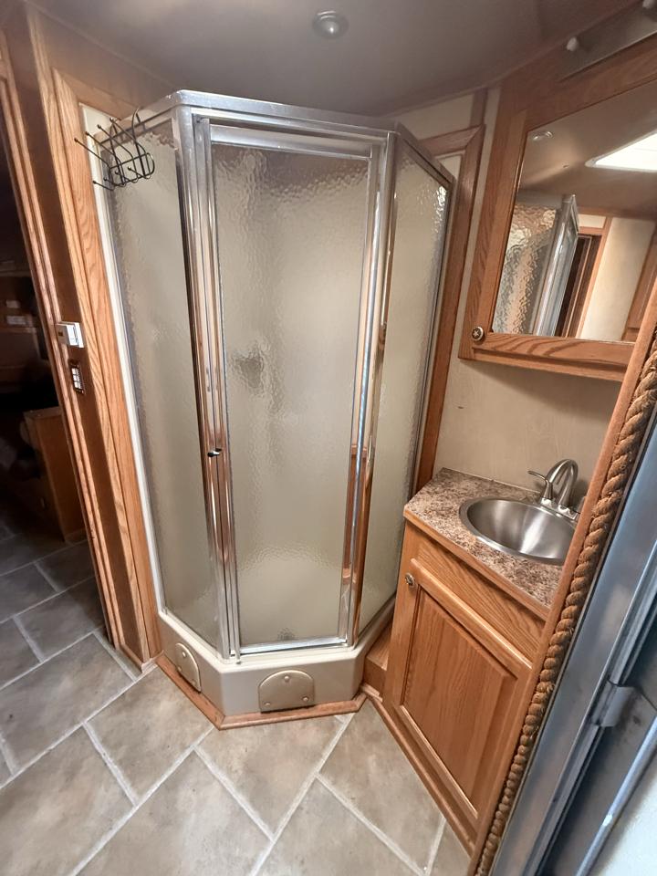 Featherlite Trailers 9651 Horse Trailer  2005