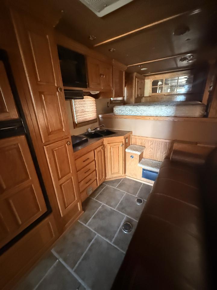 Featherlite Trailers 9651 Horse Trailer  2005