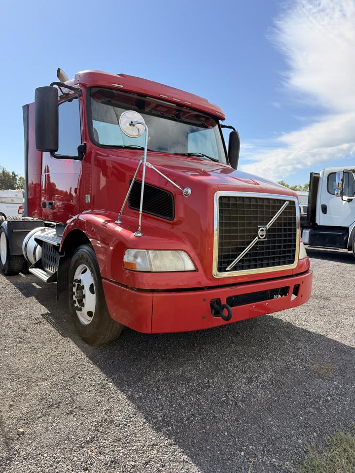 Volvo VN VNM  2014