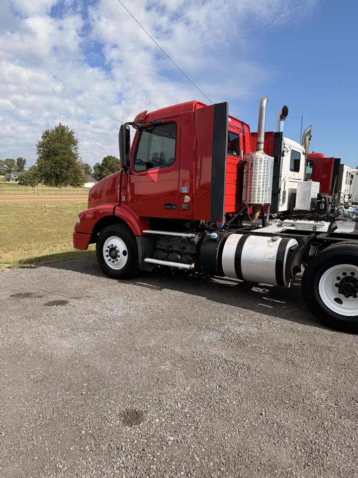 Volvo VN VNM  2014