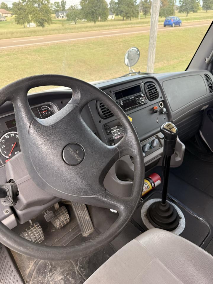 Freightliner M2 106 Medium Duty  2014