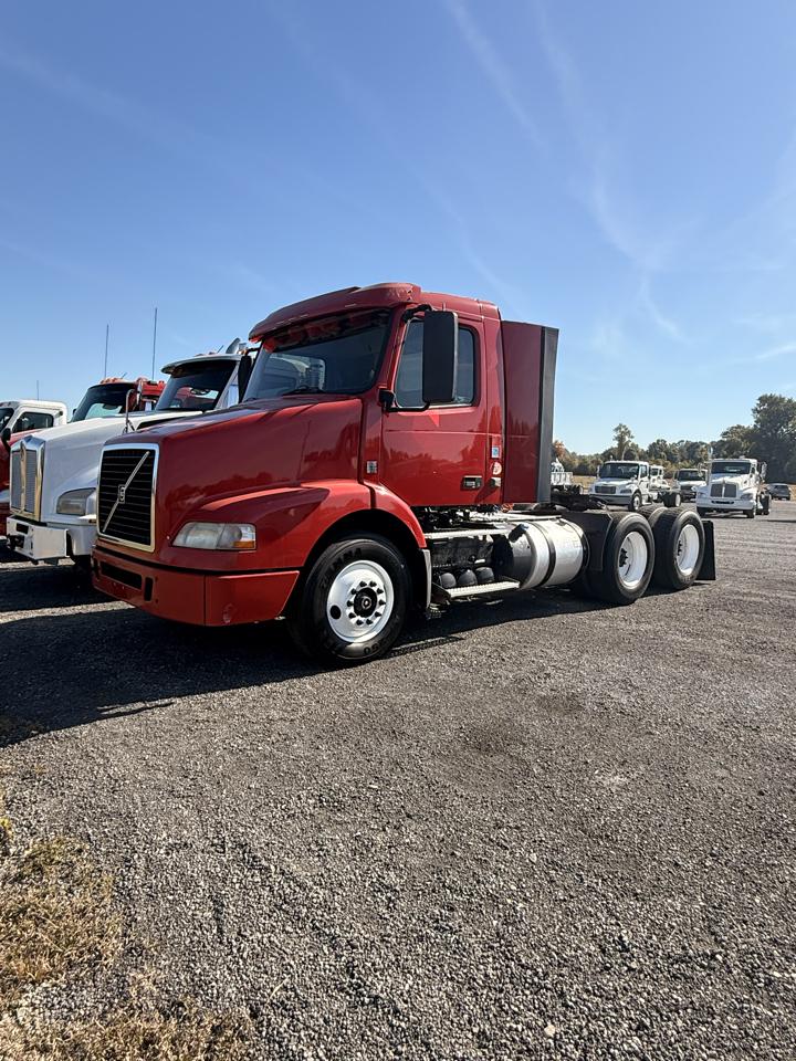 Volvo VN VNM  2014