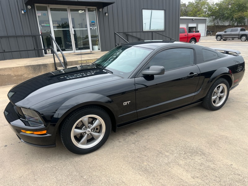 Ford Mustang GT Deluxe Coupe 2006 Ford Mustang GT Deluxe Coupe 2006