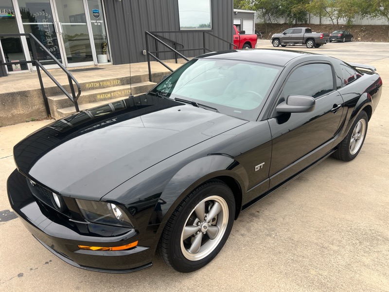 Ford Mustang GT Deluxe Coupe 2006 Ford Mustang GT Deluxe Coupe 2006