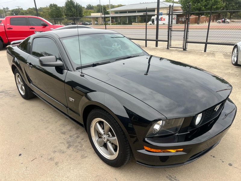 Ford Mustang GT Deluxe Coupe 2006 Ford Mustang GT Deluxe Coupe 2006