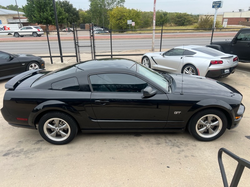 Ford Mustang GT Deluxe Coupe 2006 Ford Mustang GT Deluxe Coupe 2006