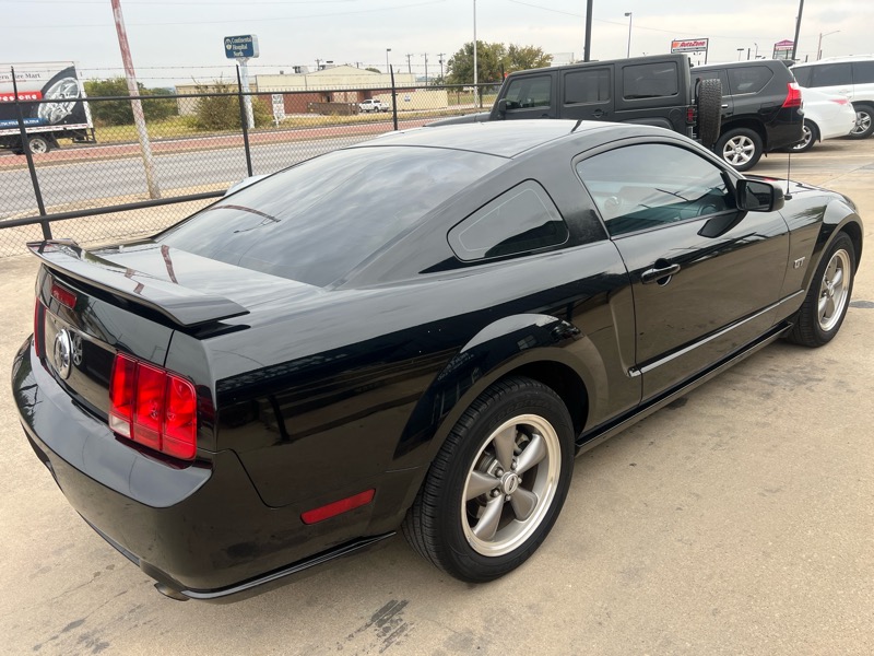 Ford Mustang GT Deluxe Coupe 2006 Ford Mustang GT Deluxe Coupe 2006