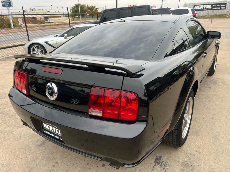Ford Mustang GT Deluxe Coupe 2006 Ford Mustang GT Deluxe Coupe 2006