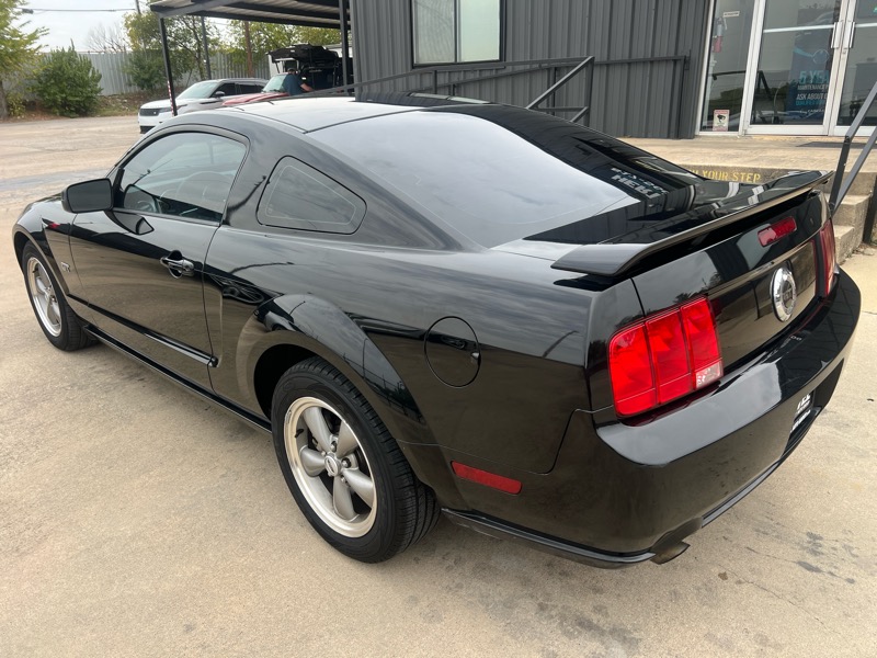 Ford Mustang GT Deluxe Coupe 2006 Ford Mustang GT Deluxe Coupe 2006