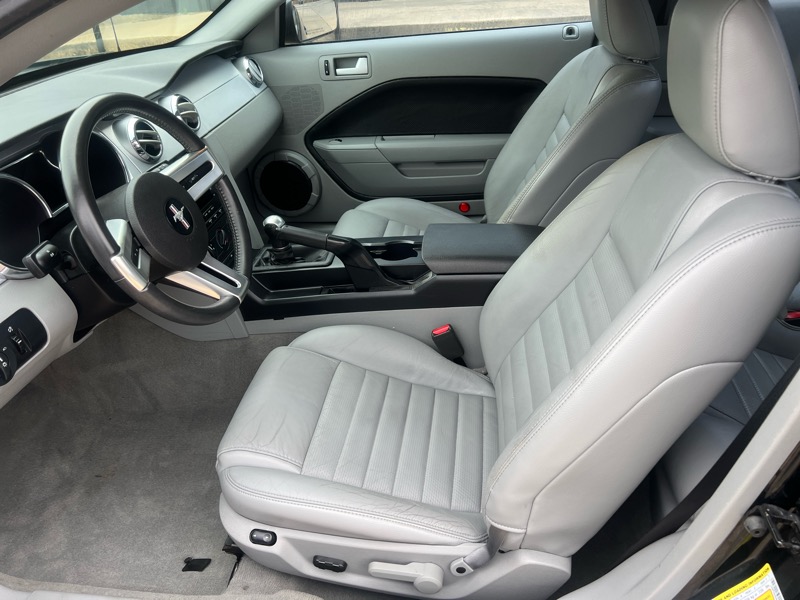 Ford Mustang GT Deluxe Coupe 2006 Ford Mustang GT Deluxe Coupe 2006