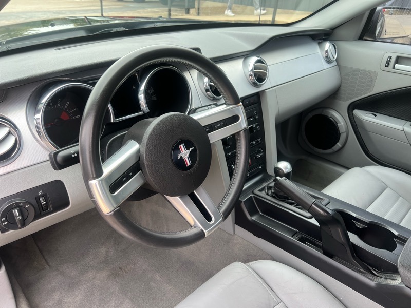 Ford Mustang GT Deluxe Coupe 2006 Ford Mustang GT Deluxe Coupe 2006