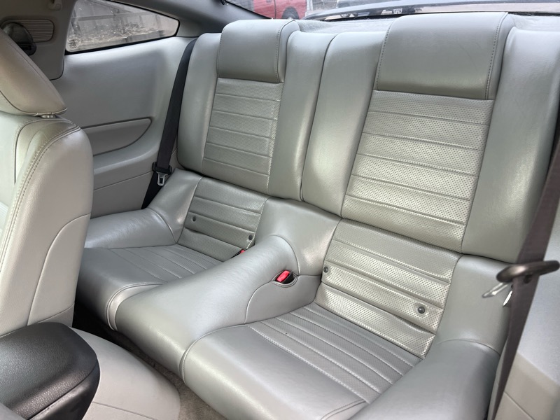 Ford Mustang GT Deluxe Coupe 2006 Ford Mustang GT Deluxe Coupe 2006