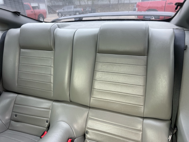 Ford Mustang GT Deluxe Coupe 2006 Ford Mustang GT Deluxe Coupe 2006