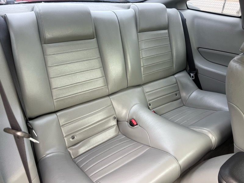Ford Mustang GT Deluxe Coupe 2006 Ford Mustang GT Deluxe Coupe 2006