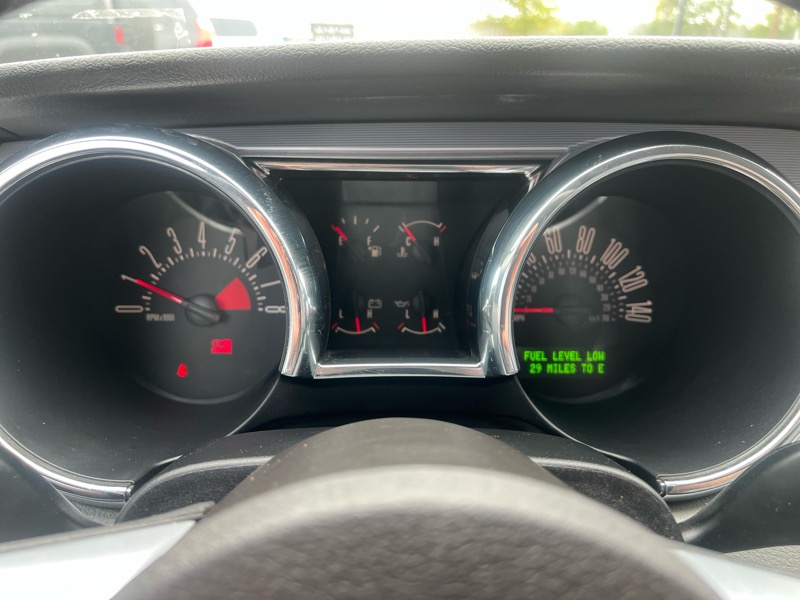 Ford Mustang GT Deluxe Coupe 2006 Ford Mustang GT Deluxe Coupe 2006