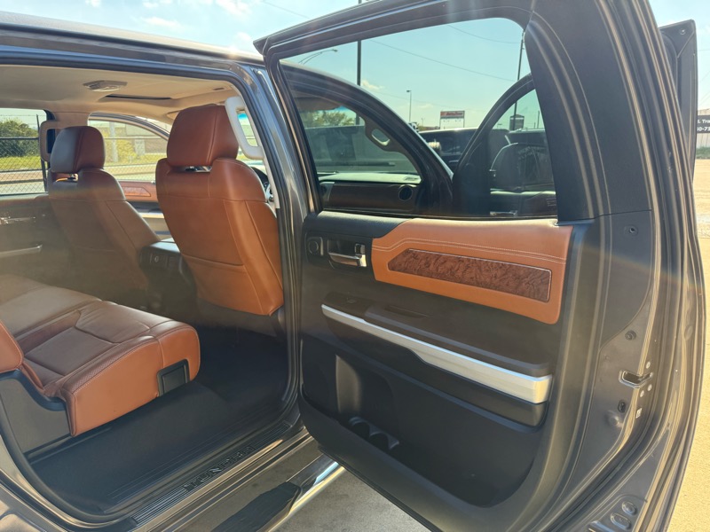 Toyota Tundra Platinum CrewMax 5.7L FFV 4WD 2014 Toyota Tundra Platinum CrewMax 5.7L FFV 4WD 2014
