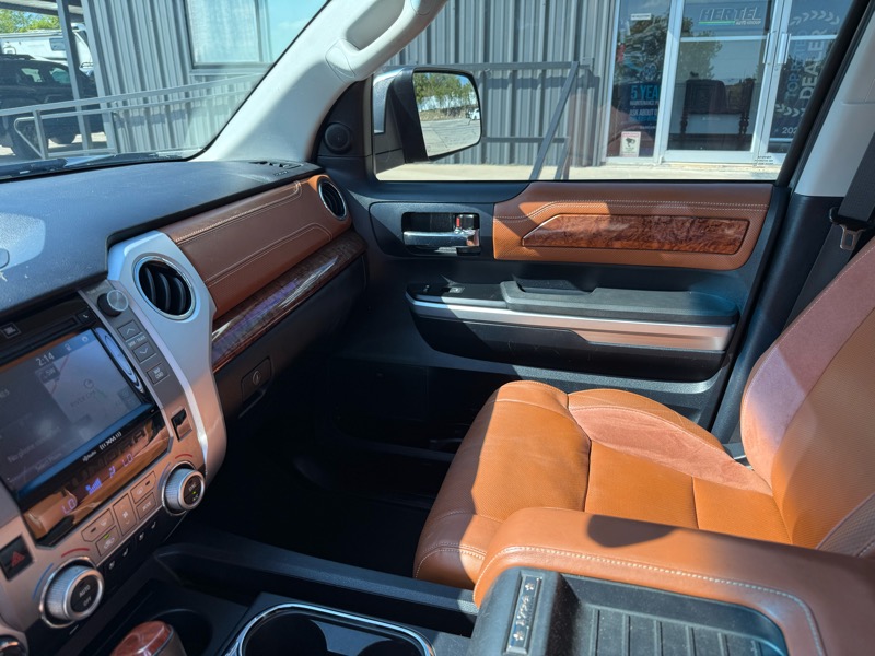 Toyota Tundra Platinum CrewMax 5.7L FFV 4WD 2014 Toyota Tundra Platinum CrewMax 5.7L FFV 4WD 2014