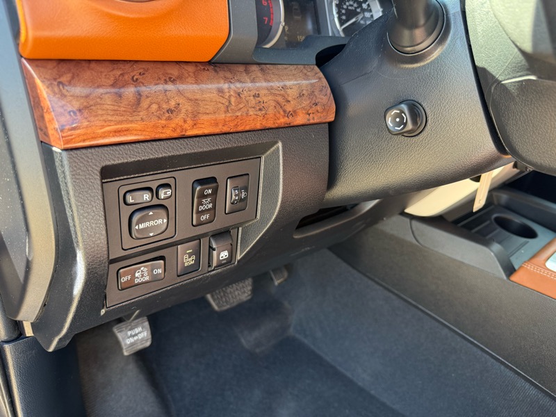 Toyota Tundra Platinum CrewMax 5.7L FFV 4WD 2014 Toyota Tundra Platinum CrewMax 5.7L FFV 4WD 2014